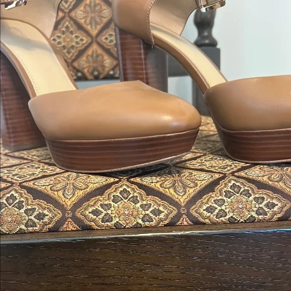 Michael Kors platform heels size 8.5 - Picture 7 of 10